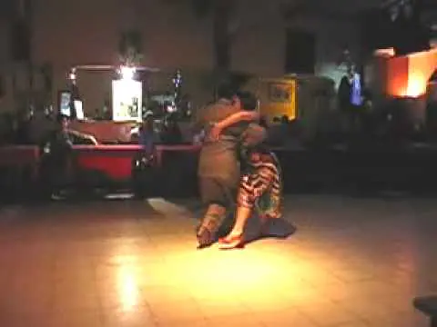 Video thumbnail for Virginia Pandolfi y Fabián Peralta en Milonga 10 (18-Jul-09)