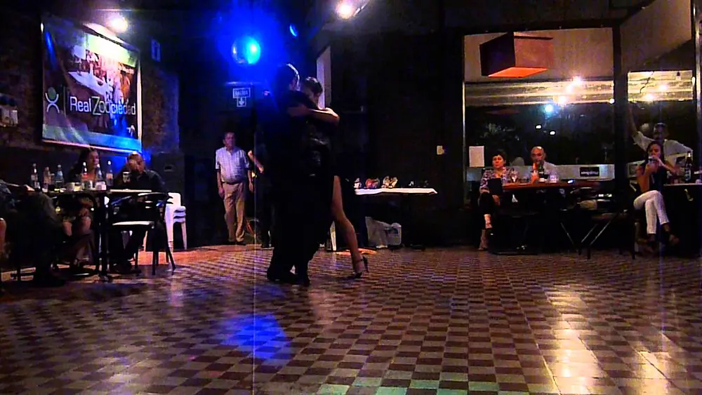 Video thumbnail for Jonathan Saavedra y Clarisa Aragon Tango: "Rie Payaso" Orq. Juan D'arienzo.MOV