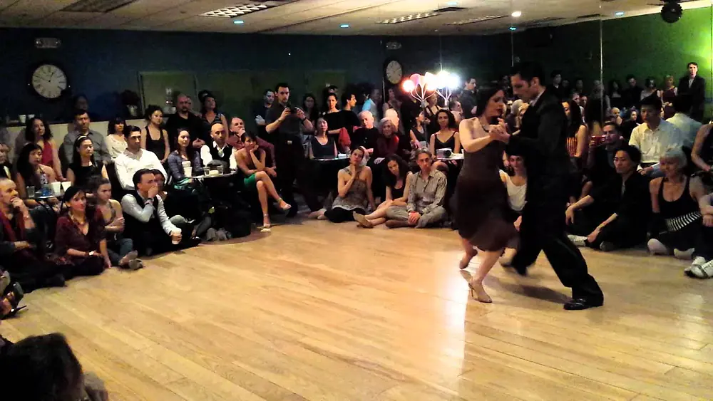 Video thumbnail for Argentine tango: Sol Alzamora & Leandro Capparelli - Quiero Verte Una Vez Mas/Remembranzas