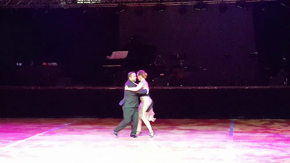 Video thumbnail for John Zabala & Claudia Cavagnini ❤ Tarbes en Tango 2018 - Soirée des Maestros