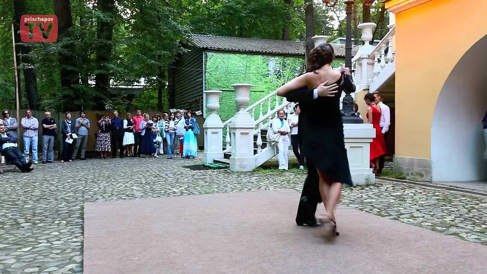 Video thumbnail for Viktoria Bespalova & Igor Grishin, Moscow, Arkhangelskoye estate 06.08.2011, http://prischepov.ru