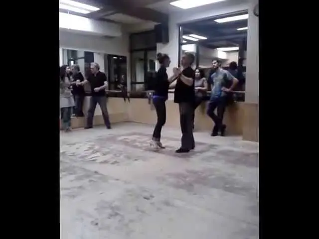 Video thumbnail for Clases de tango argentino en Madrid con Ezequiel y María Antonieta