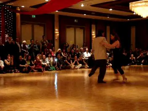 Video thumbnail for Ariadna Naveira y Fernando Sanchez bailan Amurado de Pedro Laurenz