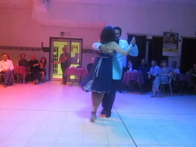 Video thumbnail for Alicia Pons Luis Rojas bailan "vals" en Bologna