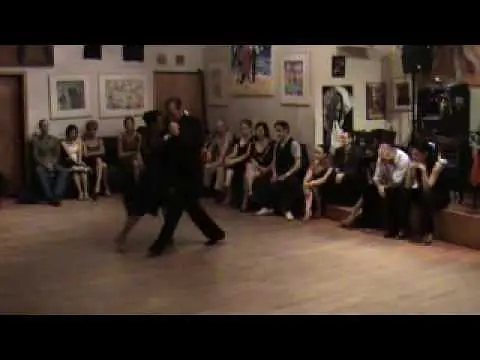 Video thumbnail for Junior Cervilla y Guillermina Quiroga dancing milonga