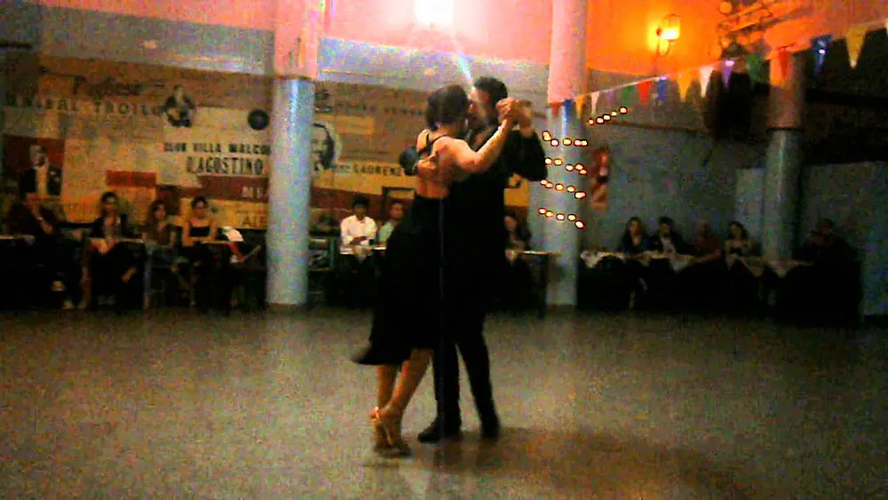 Video thumbnail for Natasha Lewinger y Pedro Farias en El Motivo Tango, 14/7/14