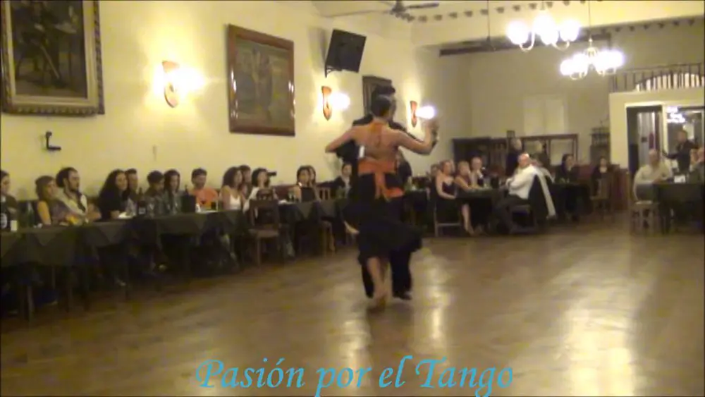 Video thumbnail for LORENA GOLDESTEIN y CRISTIAN GALLARDO Bailando el Tango CHIQUE en PORTEÑO y BAILARÍN