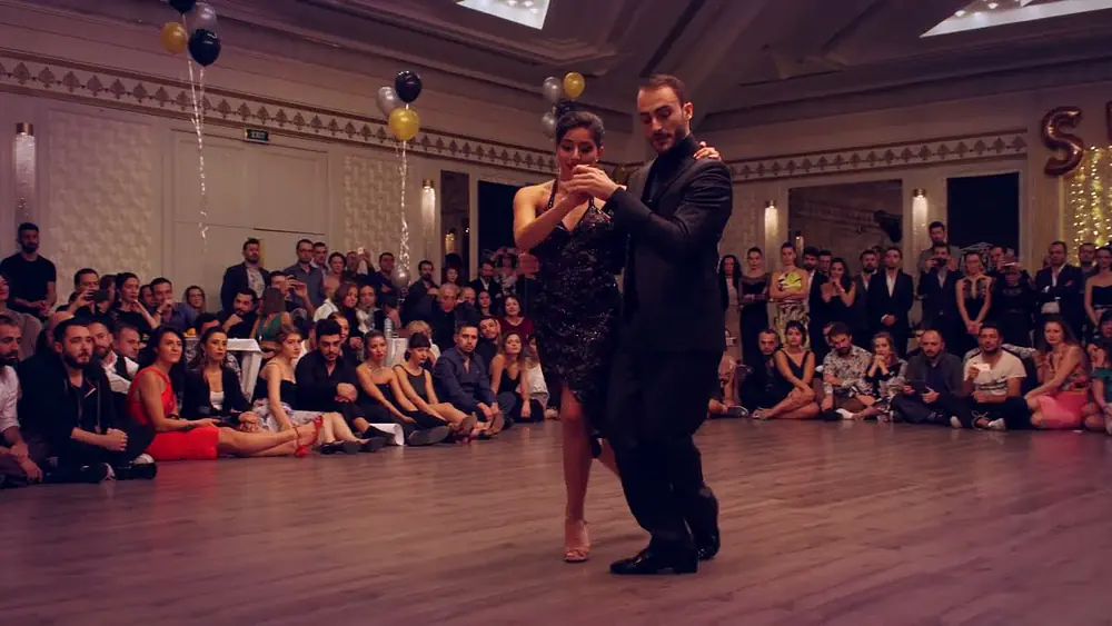 Video thumbnail for Lorena Tarantino & Gianpiero Galdi dance Juan D'Arienzo's Recuerdos de la pampa