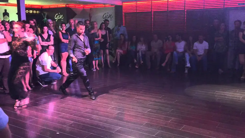 Video thumbnail for José Fernandez y Martina Waldman - Muxima Bar - Tango