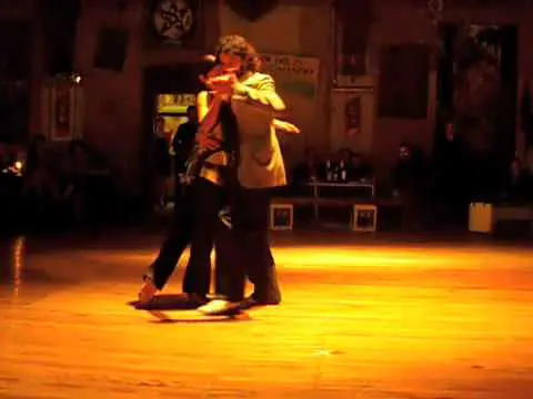Video thumbnail for Bruno Tombari y Mariángeles Caamaño bailando un tango en La Catedral, Buenos Aires. 1