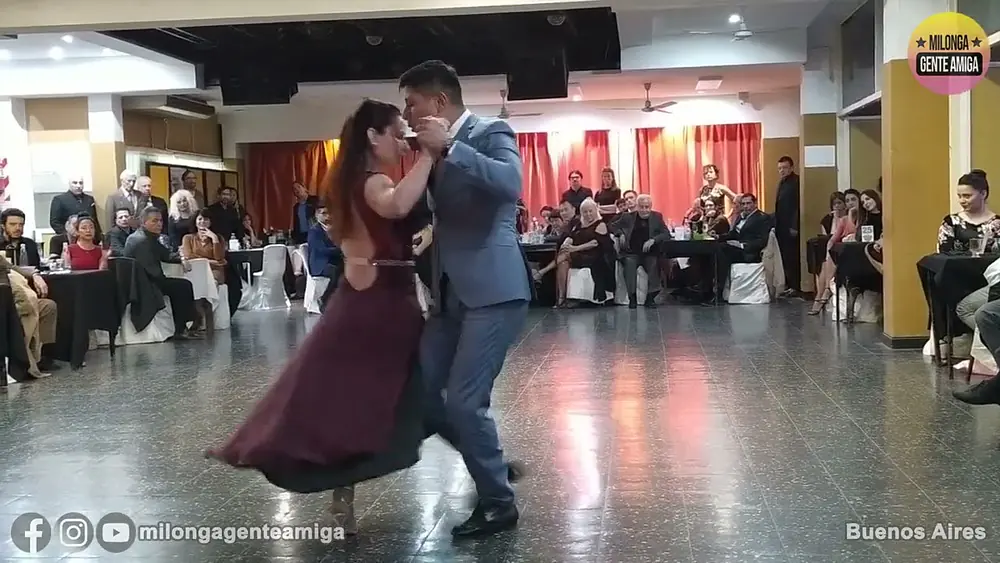 Video thumbnail for Jorge Lopez y Sandra Naccache  - Milonga Gente Amiga -  2022 (2 de 3)