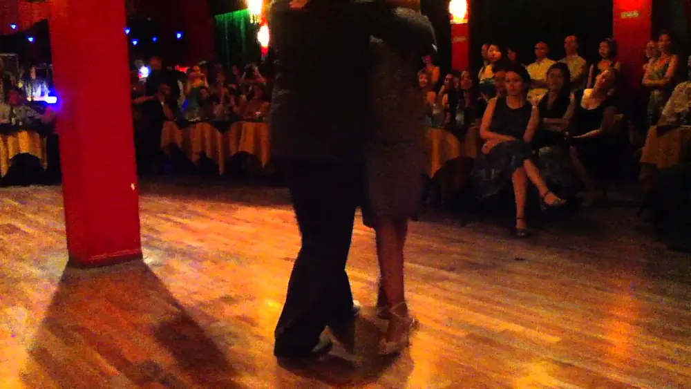 Video thumbnail for Bailaron Luciana Arregui & Andres Laza Moreno, en la milonga El Beso Part.1 - 28/12/14