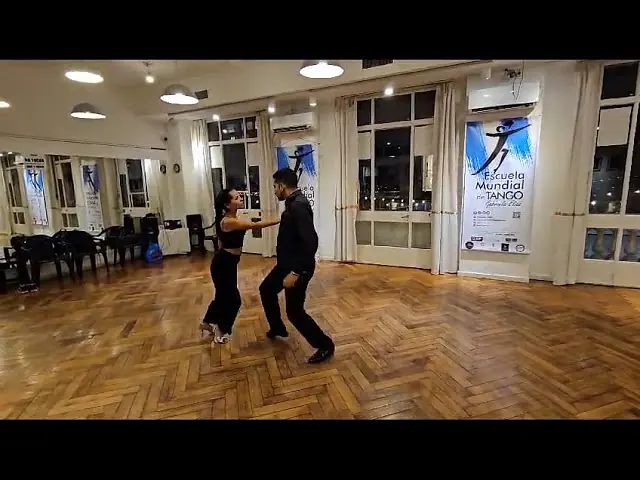 Video thumbnail for Clase de Tango escenario con los maestros Valeria Ruby y Franco Andrada