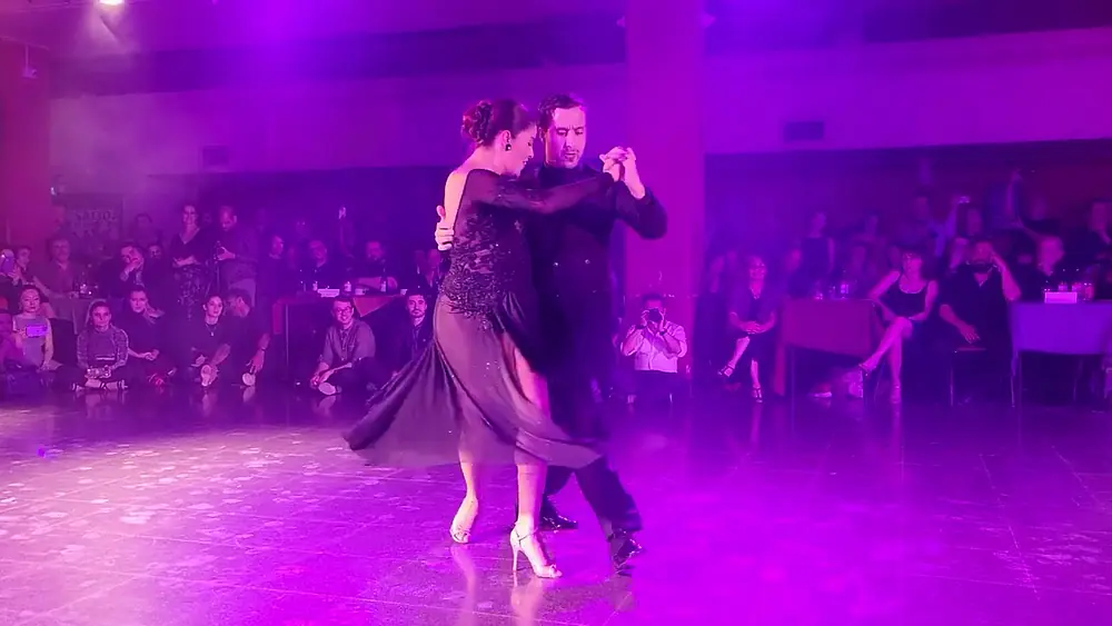 Video thumbnail for Vanesa Villalba & Facundo Piñero - Acercate a mi tango festival closing milonga (2/3)
