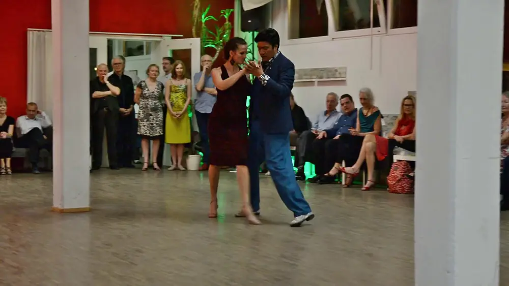 Video thumbnail for Leo Mosqueda und Carina Lucca, Milonga Solidaria Heidelberg, 3 of 3
