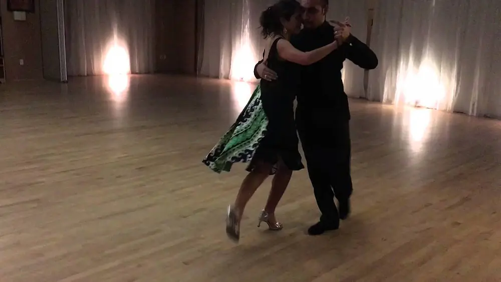 Video thumbnail for Fernanda Valdovinos y Santiago Castro - Milonga Criolla