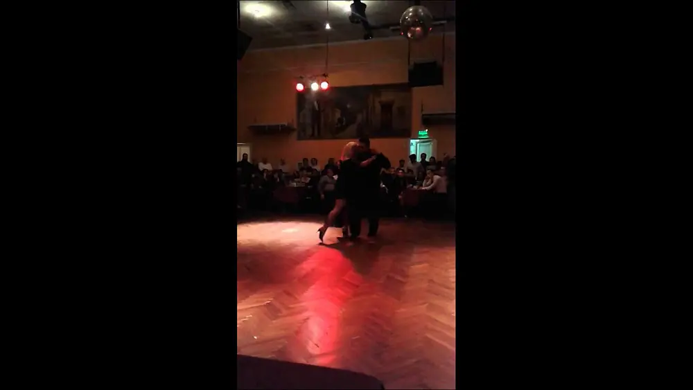 Video thumbnail for Yanina Erramouspe y Leo Ortiz, "Cautivo"