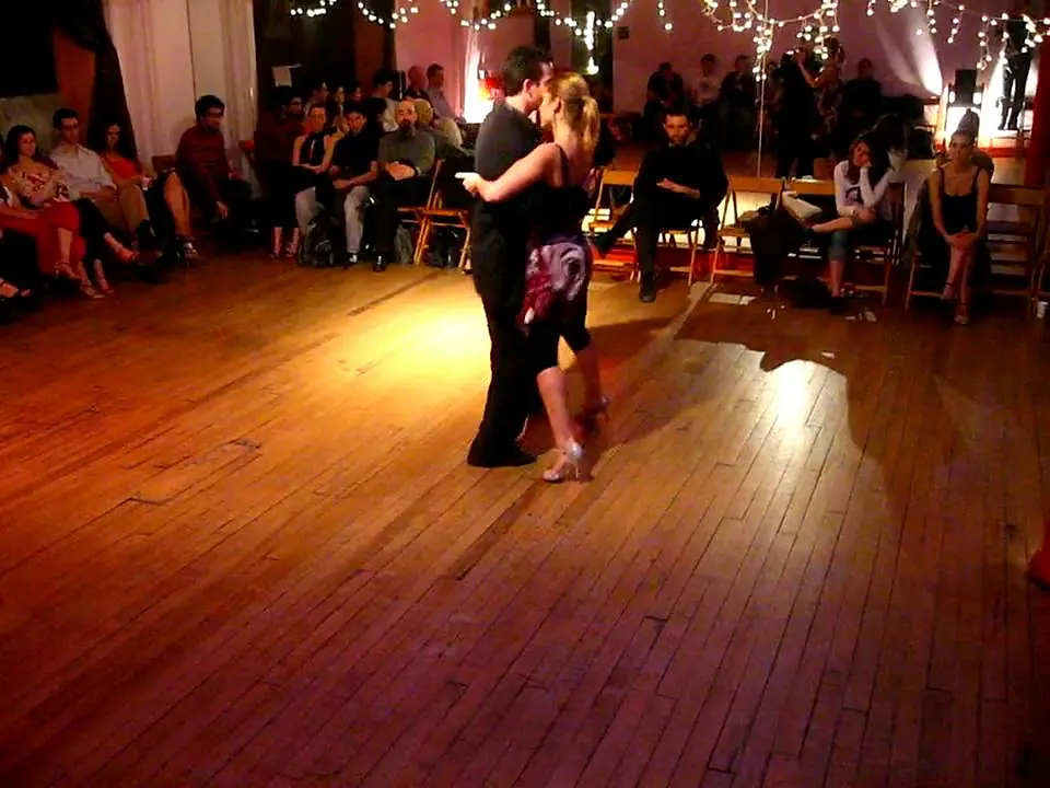 Video thumbnail for Ronen Khayat & Jennifer Wesnousky at Practilonga-939 (NYC)