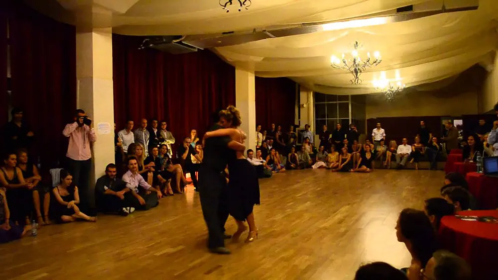 Video thumbnail for Carlitos & Noelia in Bucharest 1/5