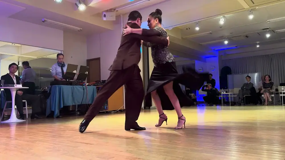 Video thumbnail for Amelia Ramble & Matthew Ferrol in Tokyo : El pañuelito by Pugliese