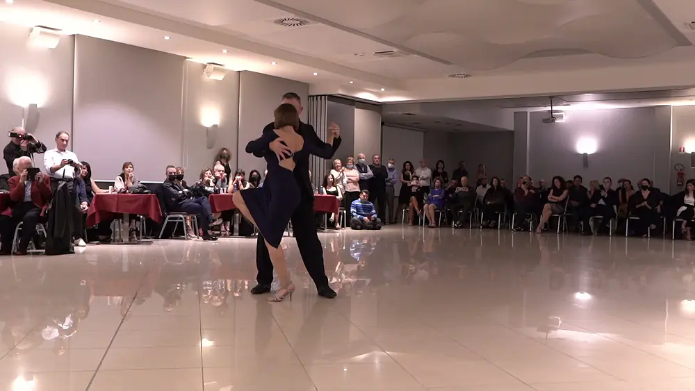 Video thumbnail for Joe Corbata & Lucila Cionci - Catania Tango d'Autunno 2021 - (2/4)