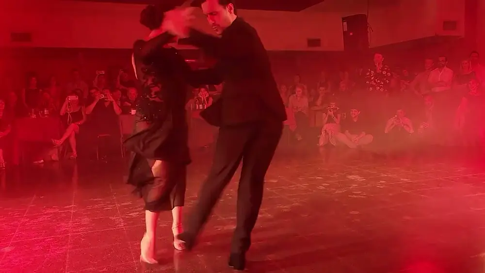 Video thumbnail for Vanesa Villalba & Facundo Piñero - Acercate a mi tango festival closing milonga (3/3)