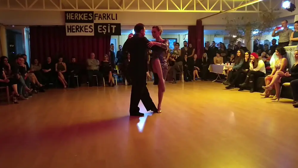 Video thumbnail for Utku KULEY & İris Başak DOĞDU, Samsun Tango Weekend, 16-12-2016, 1/3