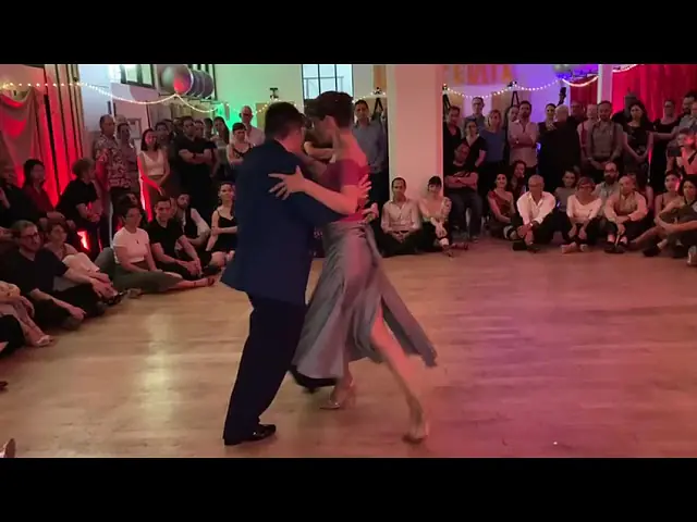 Video thumbnail for Veronica Toumanova and Asya Moiseeva performing at La Dolce Vita, Paris (3/4)