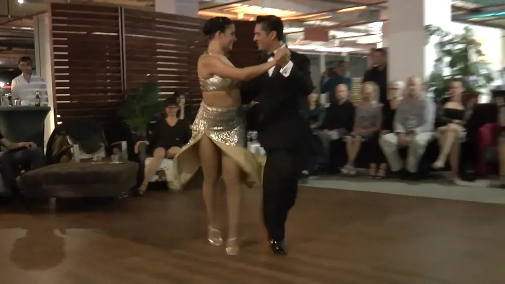 Video thumbnail for Alexa Yepes Arboleda & Edwin Espinosa in ZIN in Tango "El Torito" F Canaro