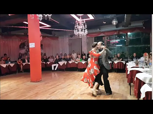 Video thumbnail for Milonga de los Domingos - 13/01/2020 - Analia Vega y Marcelo Varela 2/4