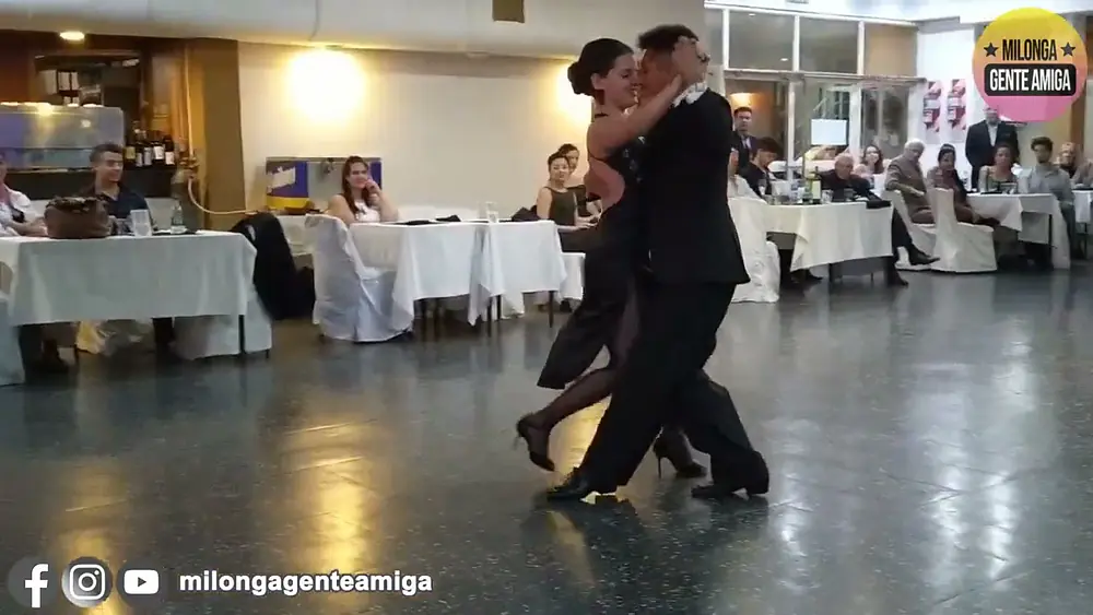 Video thumbnail for Valentina Massari y Krishna Olmedo  - Milonga Gente Amiga 2022 - (3/3)