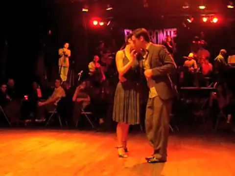 Video thumbnail for Fausto Carpino y Veronica Toumanova bailando un tango en Bendita Milonga (Buenos Aires) 2