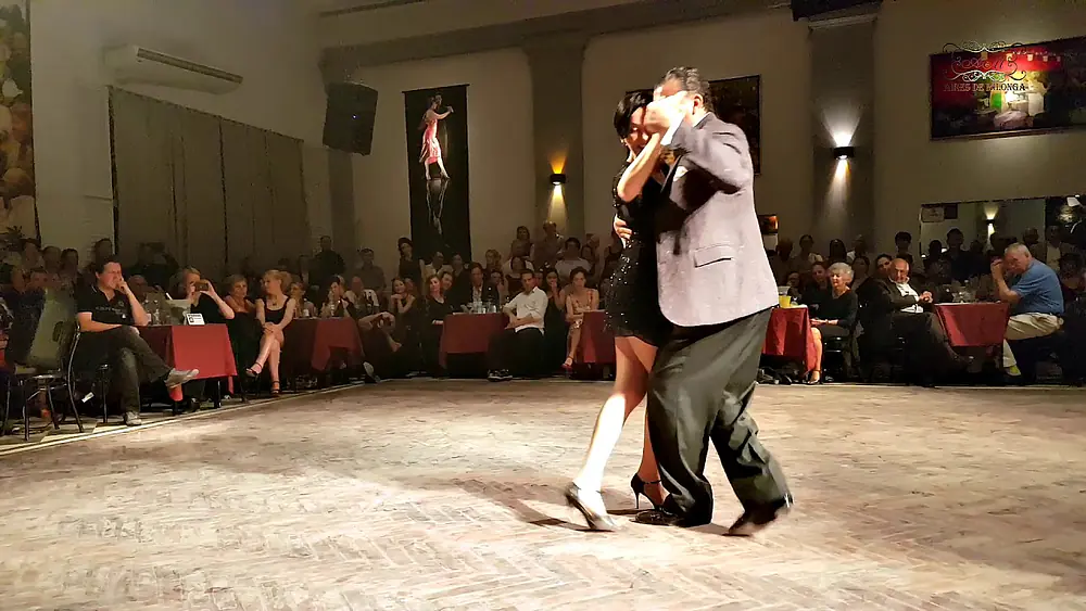 Video thumbnail for #Milonga genialmente bailada con #orquesta de #tango en vivo. Jesús Velazquez, Natacha Poberaj