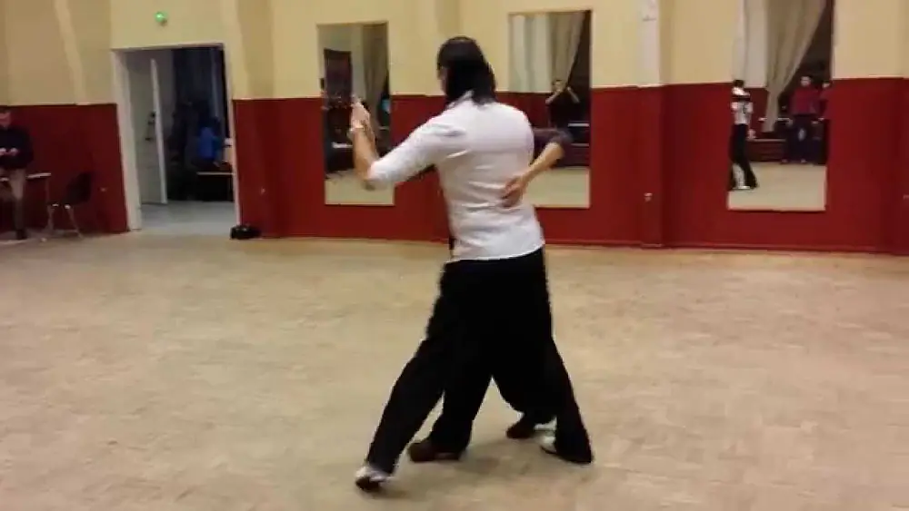 Video thumbnail for Pino Dangiola and Gilda Stillbäck - Vals cadenas, argentine tango lesson (2013 Jyväskylä, Finland)