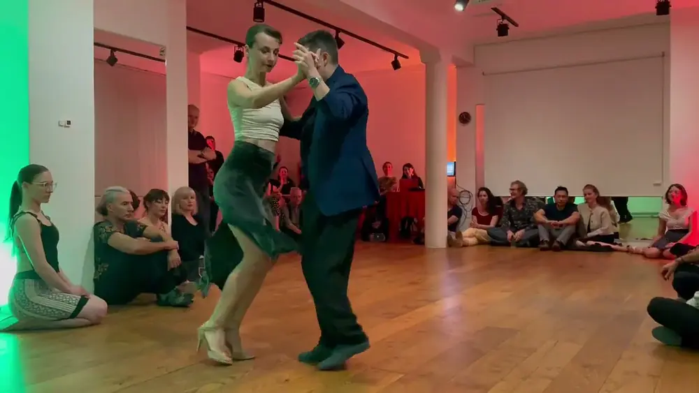 Video thumbnail for Veronica Toumanova & Asya Moiseeva - Juan d'Arienzo (3/4), Badaboum, Zurich