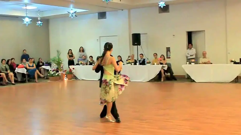 Video thumbnail for Guillermo Cerneaz and Marina Kenny interpretan Fuimos