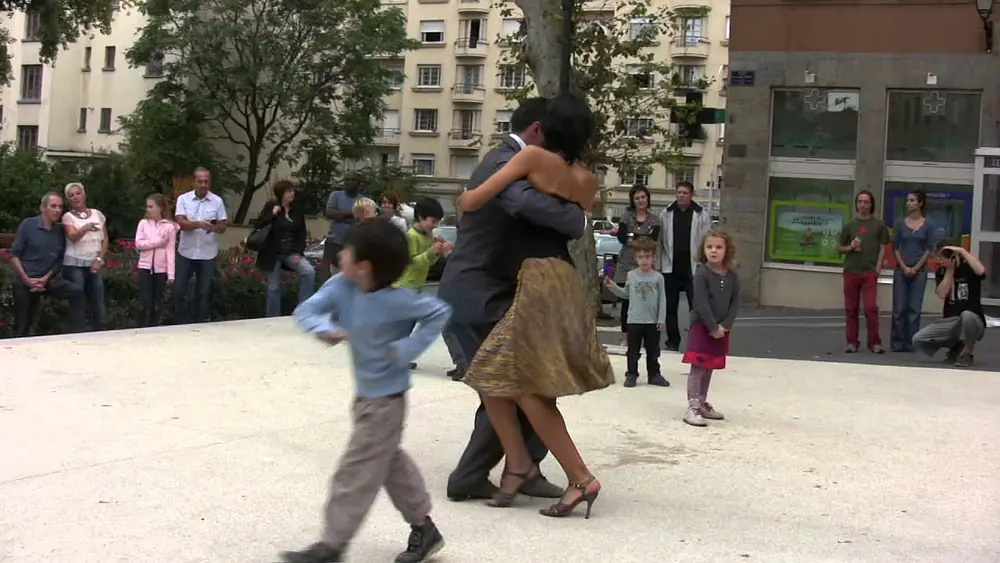 Video thumbnail for Moira Daloia et Esteban Moreno dansent une milonga