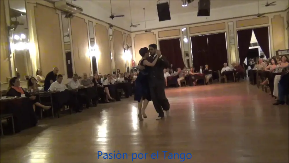 Video thumbnail for LUCIANA ARREGUI y ANDRES LAZA MORENO Bailando MILONGA VIEJA MILONGA en YIRA YIRA.