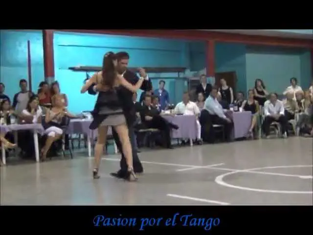Video thumbnail for LORENA ERMOCIDA & FABIAN PERALTA bailando el tango YA LO VES en la milonga EL PISOTON