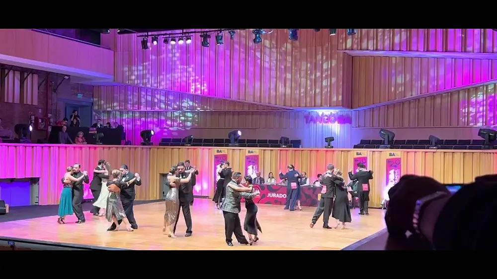 Video thumbnail for Hoi Shan Leung y Victor Cho at Mundial de Tango 2023 semi-final song 1
