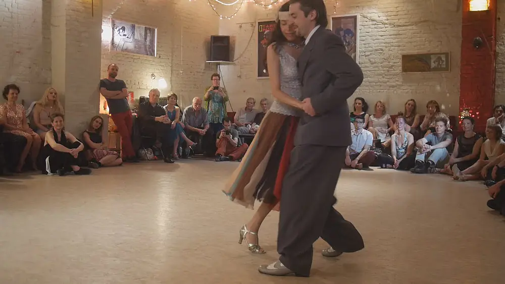 Video thumbnail for Tango canyengue; Roxina Villegas y Adrian Griffero, 14/06/2015, La Tangueria