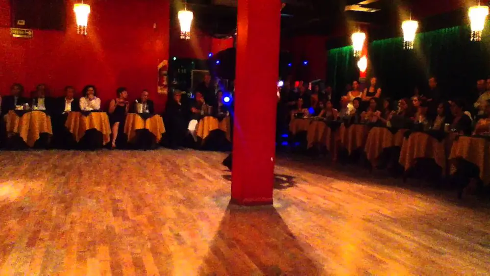 Video thumbnail for Bailaron Moira Castellano & Gaston Torelli, en El Beso. Part 3 - 21-12-14