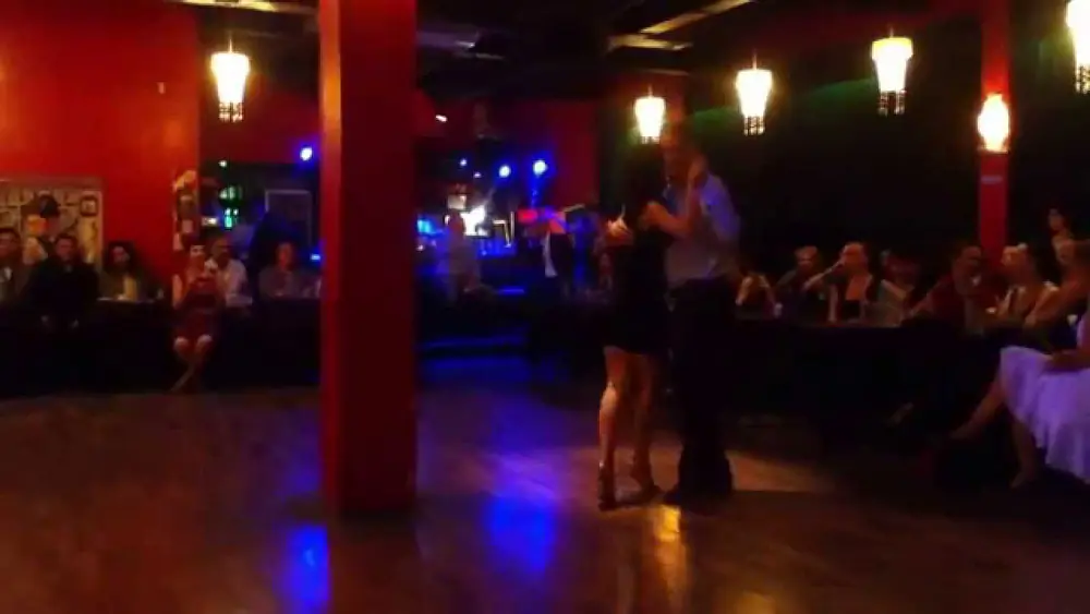 Video thumbnail for Bailaron los cumplañeros en El Beso, Lucia Plazaola, Betty & Claudio Strang. 20/09/15