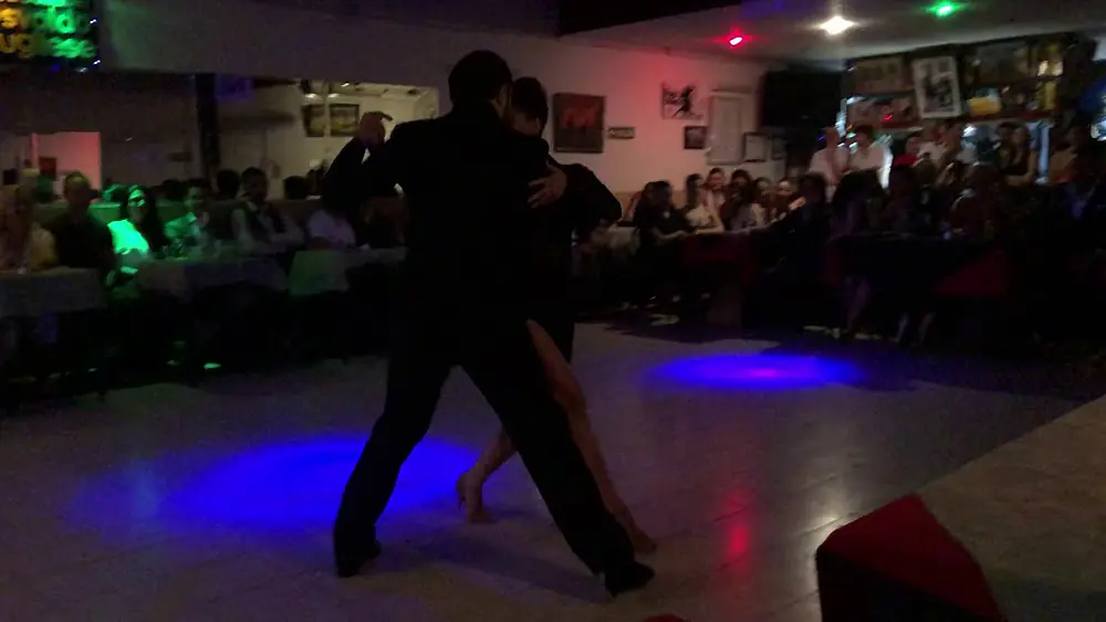Video thumbnail for Leonel Di cocco y Carolina Giannini - La Bruja Darienzo