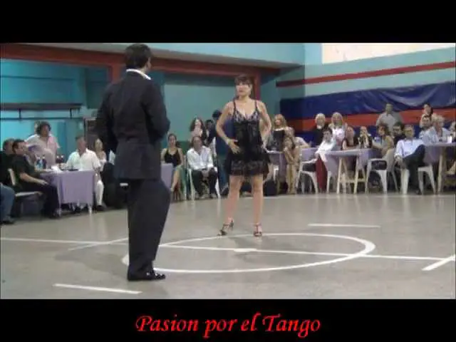 Video thumbnail for LORENA ERMOCIDA & FABIAN PERALTA bailando el tango INDIO MANSO en la milonga EL PISOTON