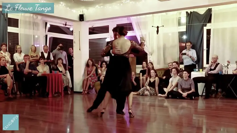 Video thumbnail for Roxana Suarez & Sebastián Achával dance Osvaldo Pugliese & Roberto Chanel - Farol