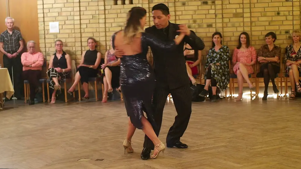 Video thumbnail for Raúl Choque and Julieta Qüesta, Tango