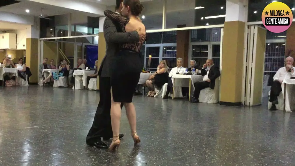Video thumbnail for Agustin Rojas y Victoria Olivella en Milonga Gente Amiga  - 04/12/2021