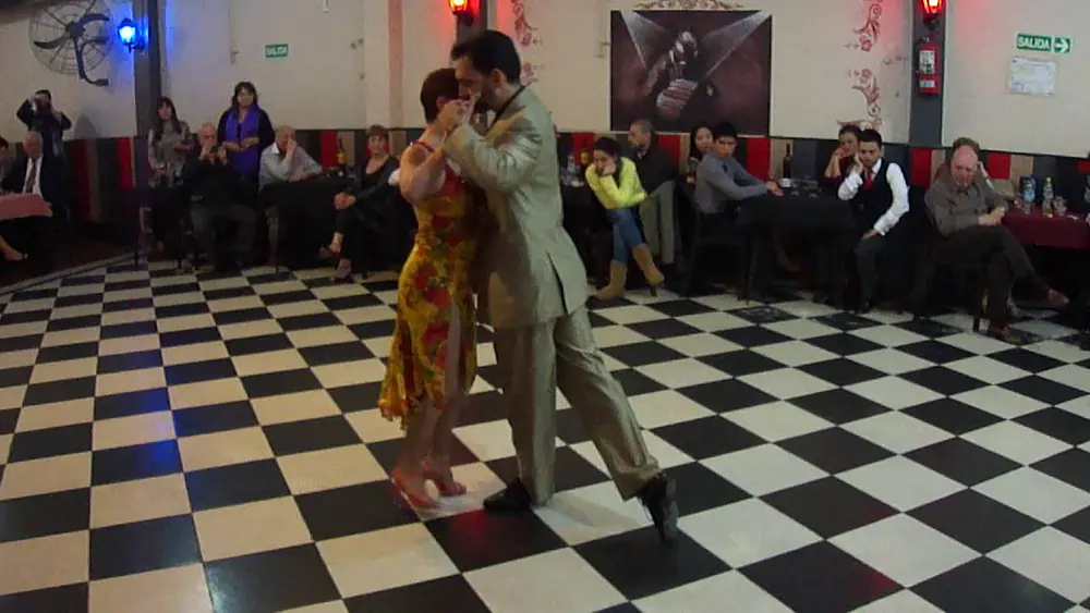 Video thumbnail for Sin Rumbo, bailan Aurora Lubiz y Demian Garcia 1/2