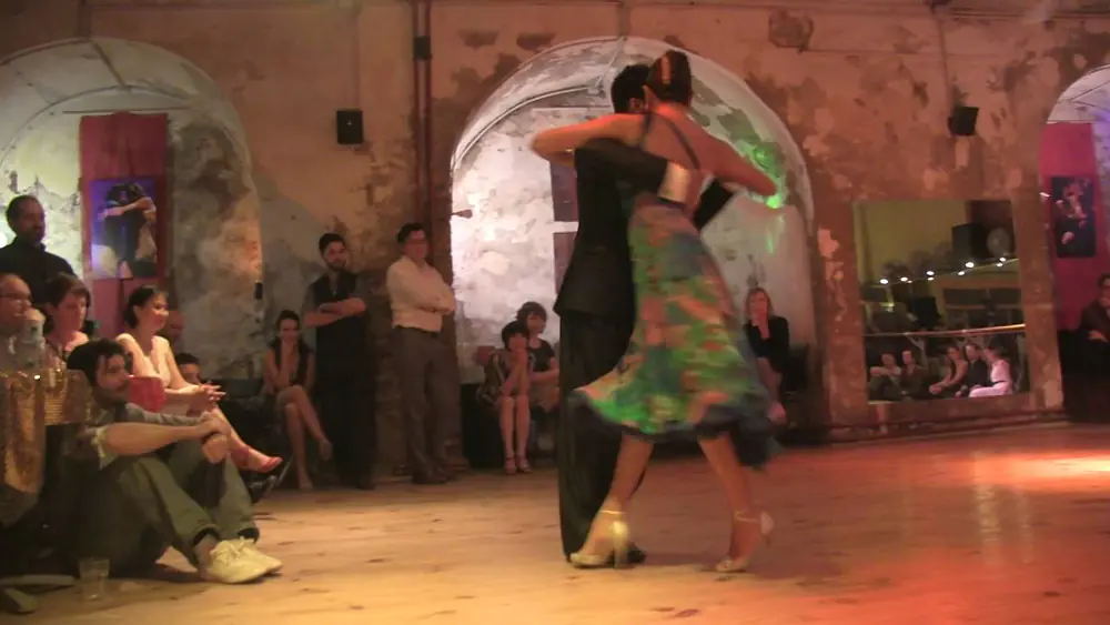 Video thumbnail for Sebastian Achaval et Roxana Suarez dansent la milonga